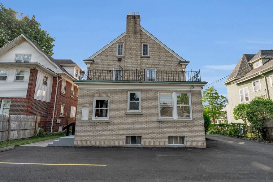 2740 Main St, Buffalo, NY à vendre - Photo du bâtiment - Image 3 de 56