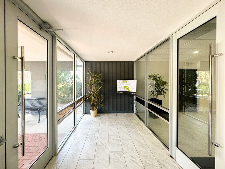 5711 Six Forks Rd, Raleigh, NC à louer - Photo intérieure - Image 2 de 9