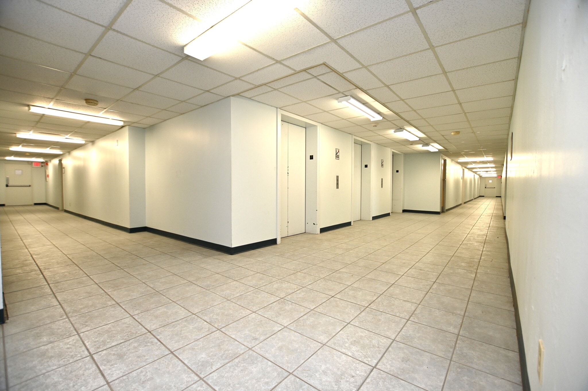 3266 N Meridian St, Indianapolis, IN for lease Lobby- Image 1 of 7