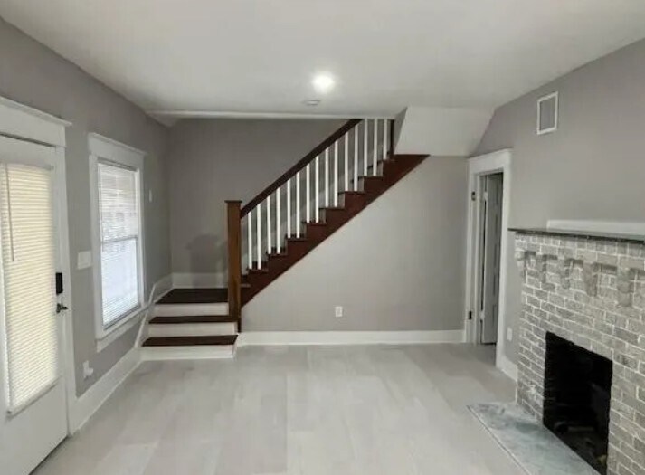 361 Lang Ct N, Saint Petersburg, FL à vendre - Photo intérieure - Image 3 de 6