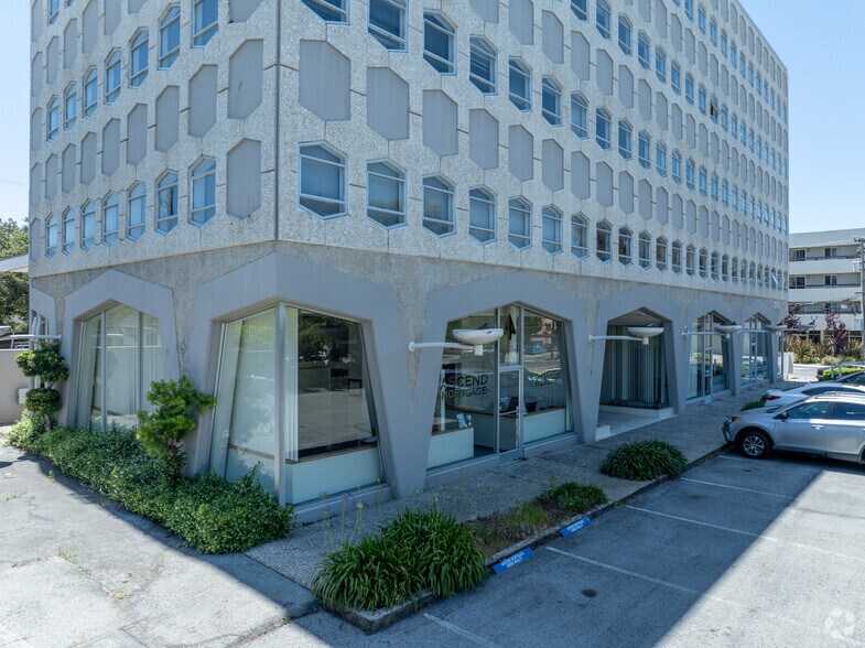 2555 Flores St, San Mateo, CA à louer - Photo du bâtiment - Image 2 de 22