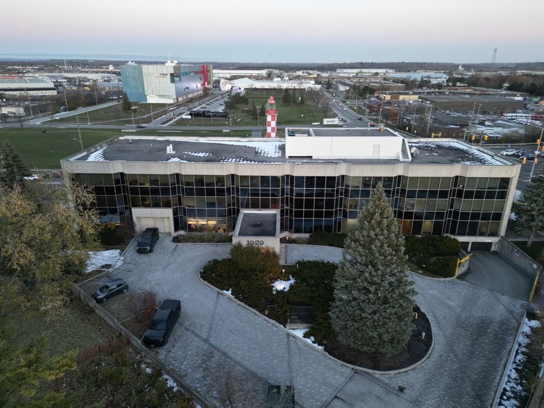 1929 Russell Rd, Ottawa, ON for lease - Primary Photo - Image 1 of 29