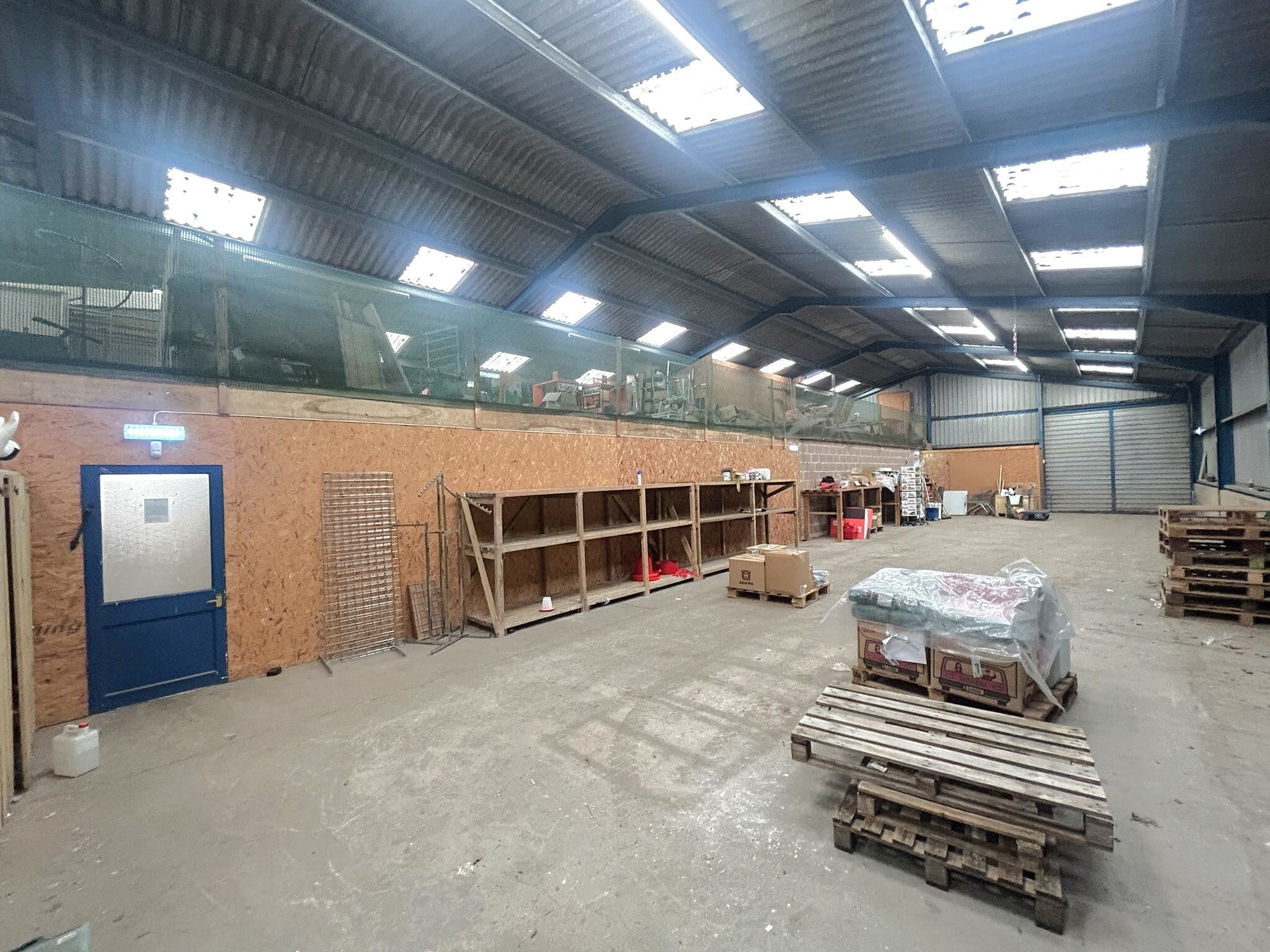 Camling, Thornhill à louer Photo intérieure- Image 1 de 1