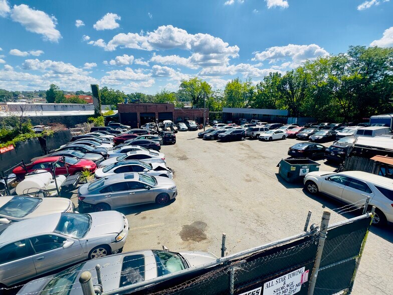 2405 22nd St NE, Washington, DC à vendre - Photo du bâtiment - Image 2 de 21