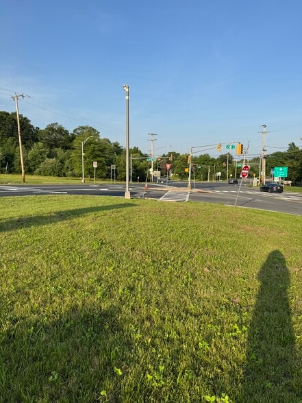 304 Route 31, Hopewell, NJ for sale - Building Photo - Image 2 of 19