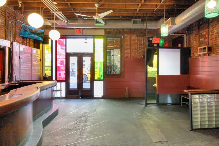 236 Troutman St, Brooklyn, NY for lease - Building Photo - Image 2 of 3