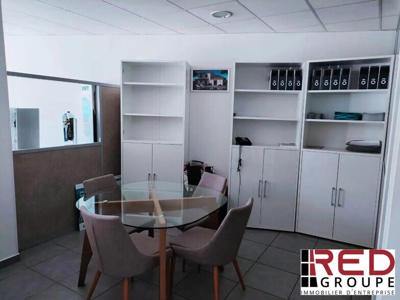 Commerce de détail dans Le Tholonet à louer - Photo du bâtiment - Image 3 de 7