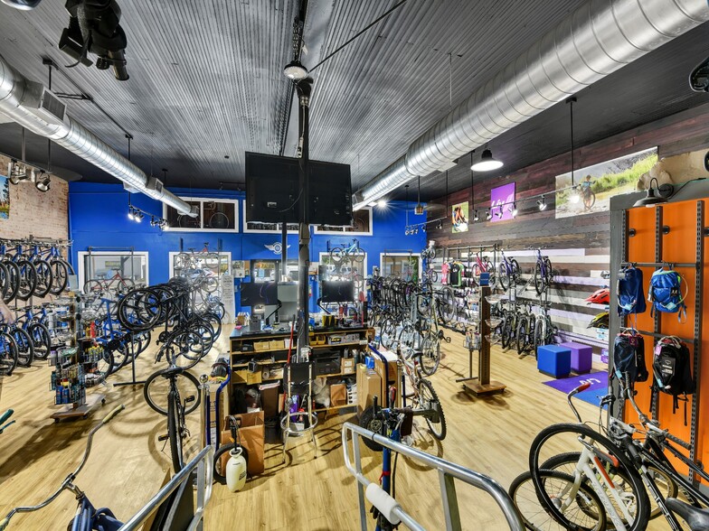 118 S Main St, Weatherford, TX for lease - Interior Photo - Image 2 of 17