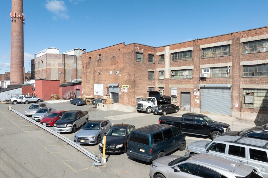 35-95 8th St, Passaic, NJ à louer - Photo du bâtiment - Image 3 de 3