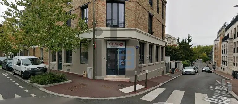 Retail in Suresnes for lease Building Photo- Image 1 of 4