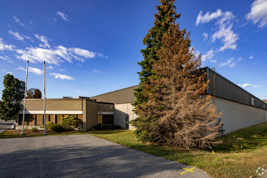 505 Finley Ave, Ajax, ON à louer - Photo du bâtiment - Image 2 de 5