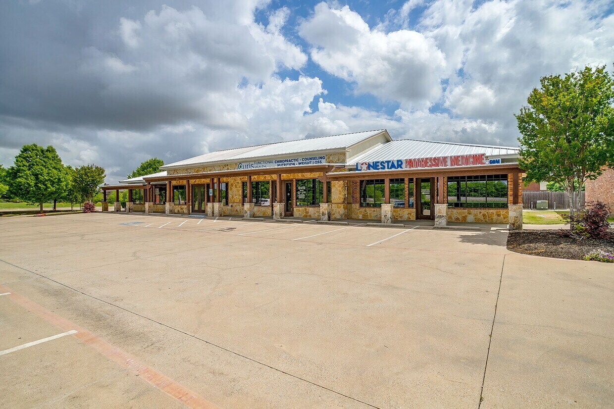1318 John Jones Dr, Burleson, TX à vendre Photo du bâtiment- Image 1 de 4