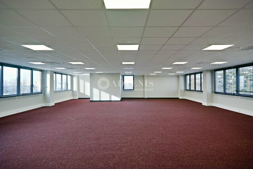 9 Chaussée Jules César, Osny for lease - Interior Photo - Image 3 of 4