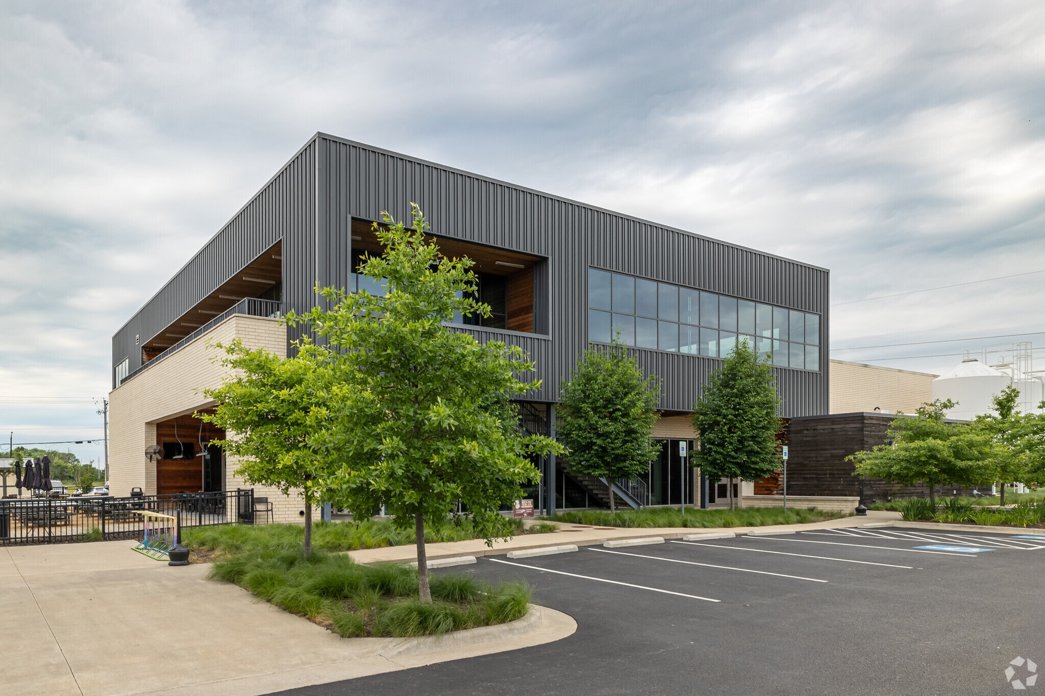 901 SW 14th St, Bentonville, AR for lease Primary Photo- Image 1 of 4