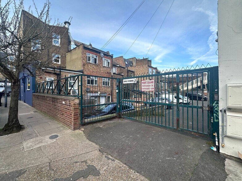 69 Goldhawk Rd, Londres à vendre - Photo du bâtiment - Image 3 de 8