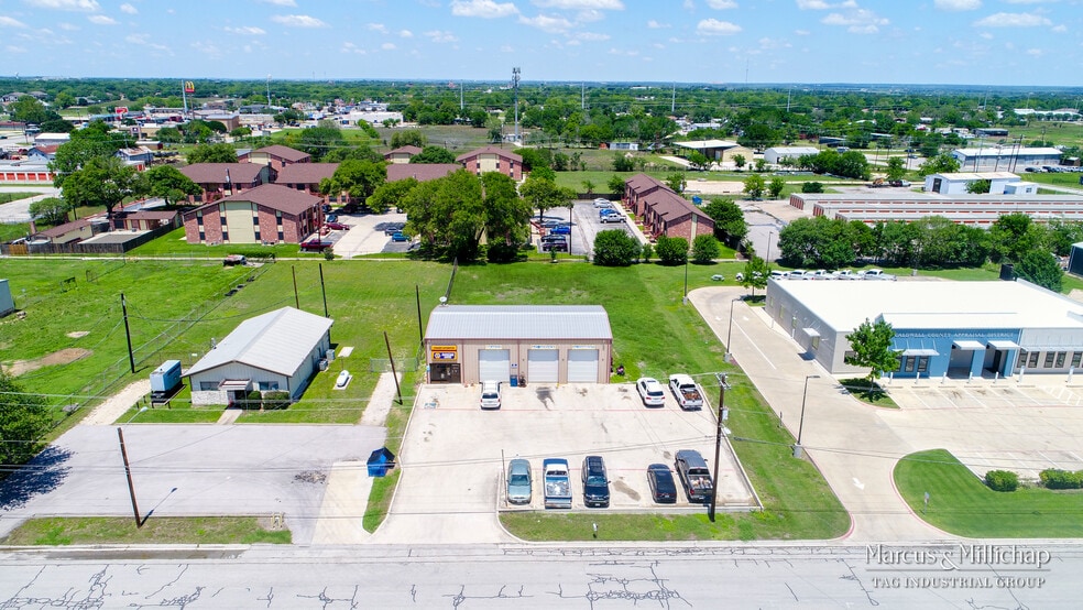 119 Bufkin Ln, Lockhart, TX for sale - Building Photo - Image 1 of 5
