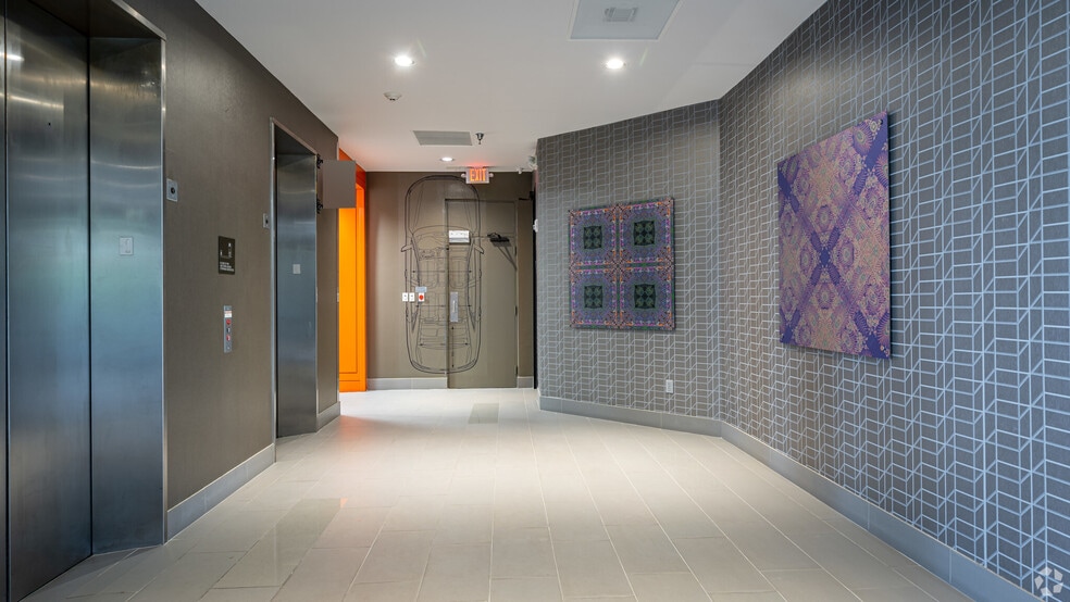 3033 Chimney Rock Dr, Houston, TX for lease - Interior Photo - Image 3 of 37