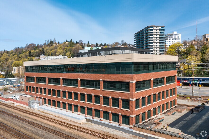 351 Elliott Ave W, Seattle, WA à louer - Photo du bâtiment - Image 3 de 65