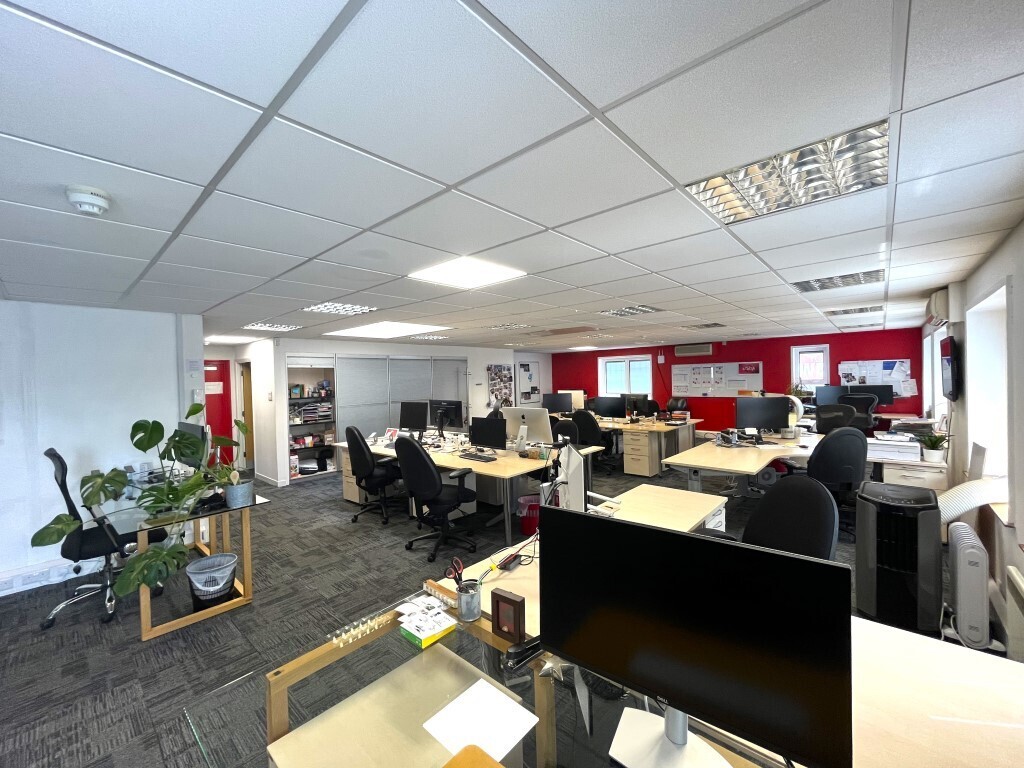 3 High St, Gerrards Cross, BKM SL9 9QE - Unité 1 - - Photo intérieure - Image 1 of 4