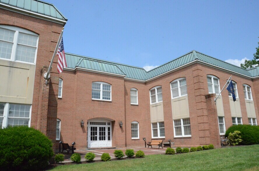 235 Alpha Dr, Pittsburgh, PA à louer - Photo du bâtiment - Image 3 de 8