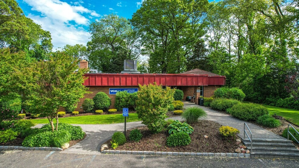 521 Townline Rd, Hauppauge, NY for sale - Building Photo - Image 1 of 2