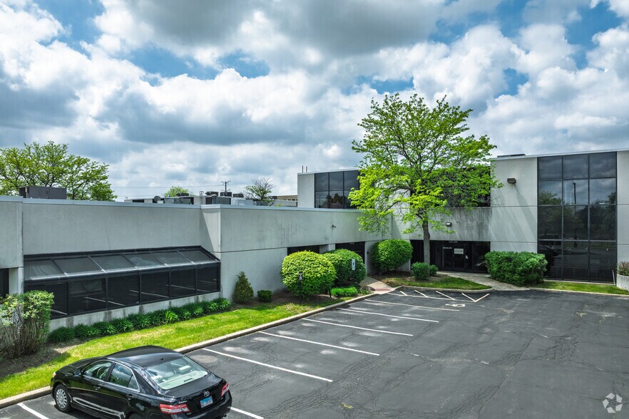 105-195 W Central Rd, Schaumburg, IL à louer - Photo principale - Image 1 de 20