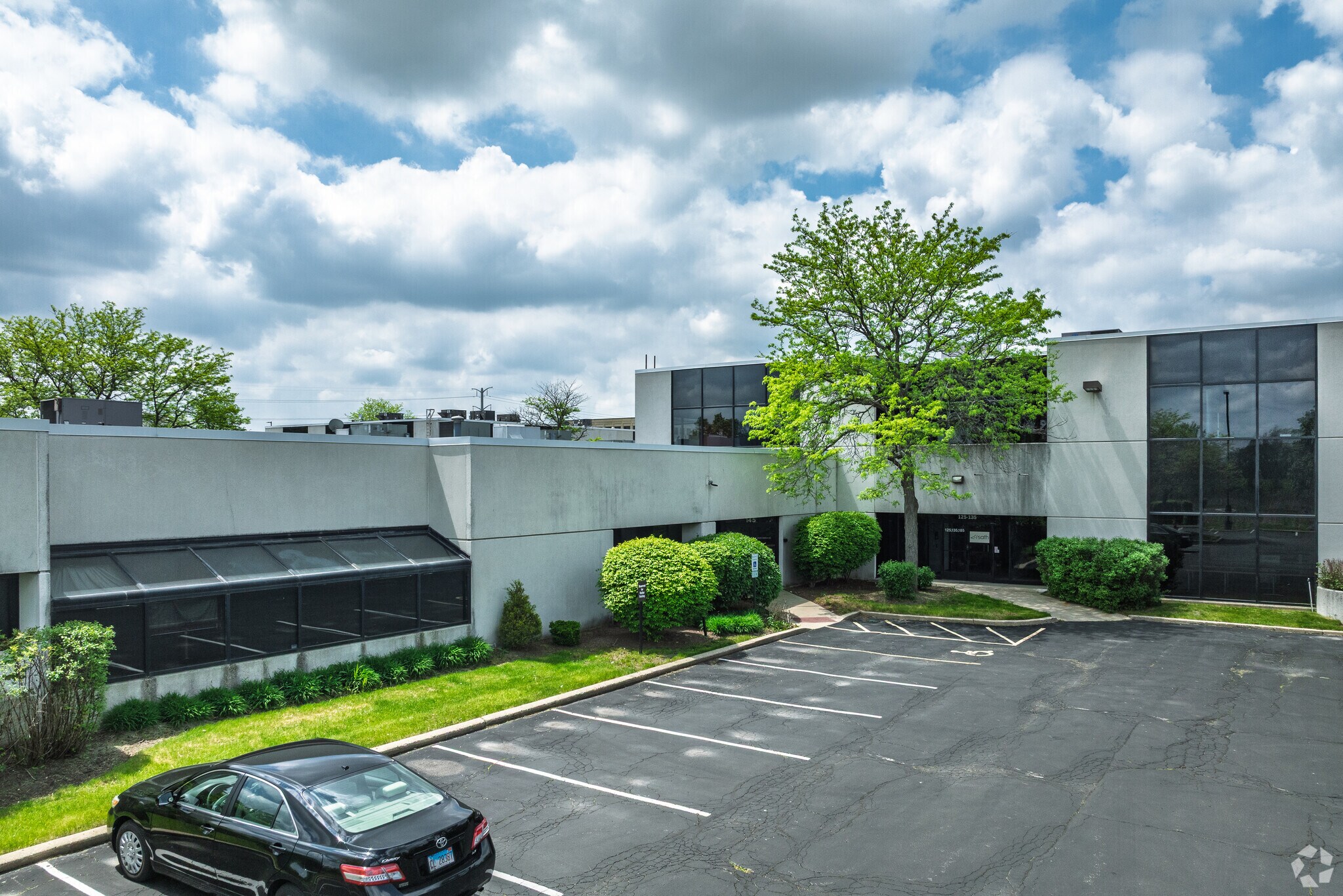 105-195 W Central Rd, Schaumburg, IL à louer Photo principale- Image 1 de 21