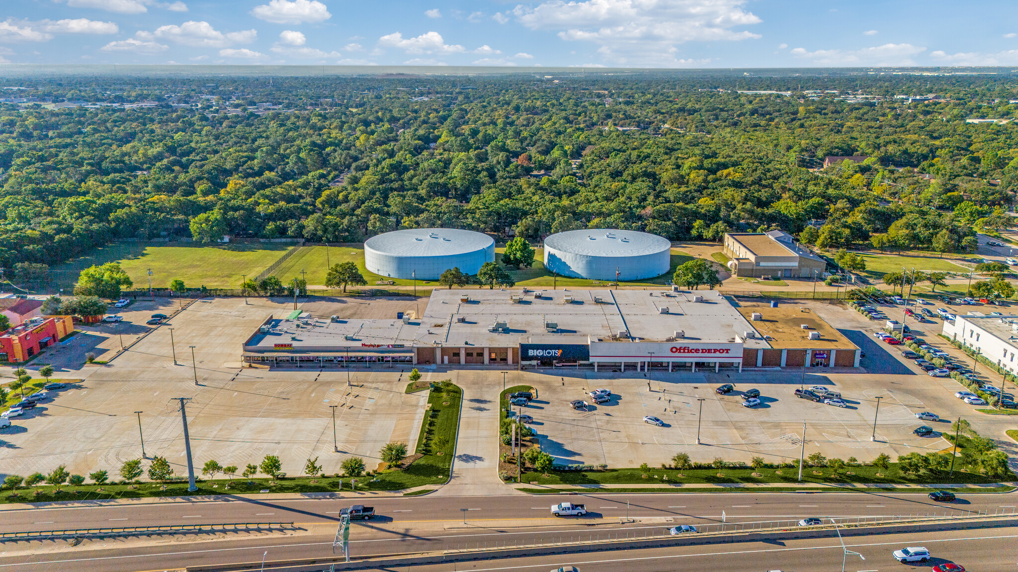 930-1000 W Airport Fwy, Irving, TX à vendre Photo du b timent- Image 1 de 18