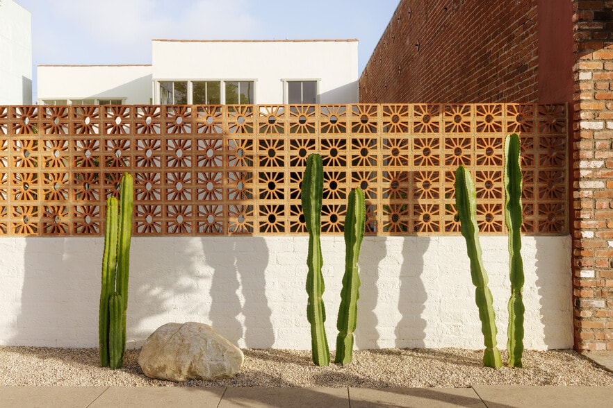 2218 Pico Blvd, Santa Monica, CA for sale - Building Photo - Image 2 of 33