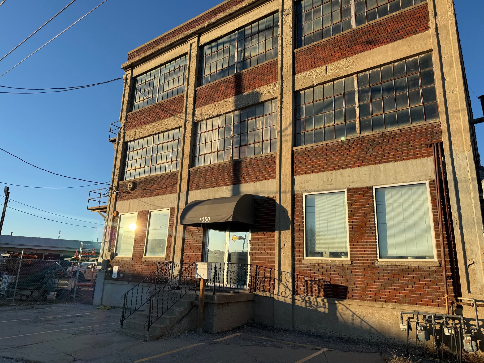 1350 Woodswether Rd, Kansas City, MO à louer Photo du bâtiment- Image 1 de 8