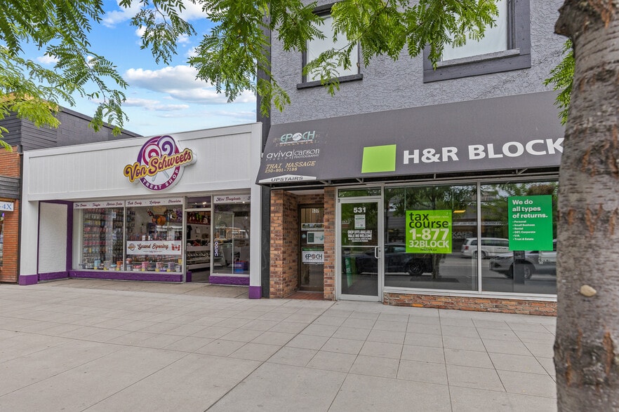 537 Bernard Av, Kelowna, BC for lease - Building Photo - Image 2 of 12