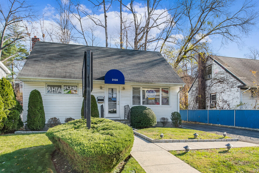 2124 Central Park Ave, Yonkers, NY à vendre - Photo du bâtiment - Image 1 de 1