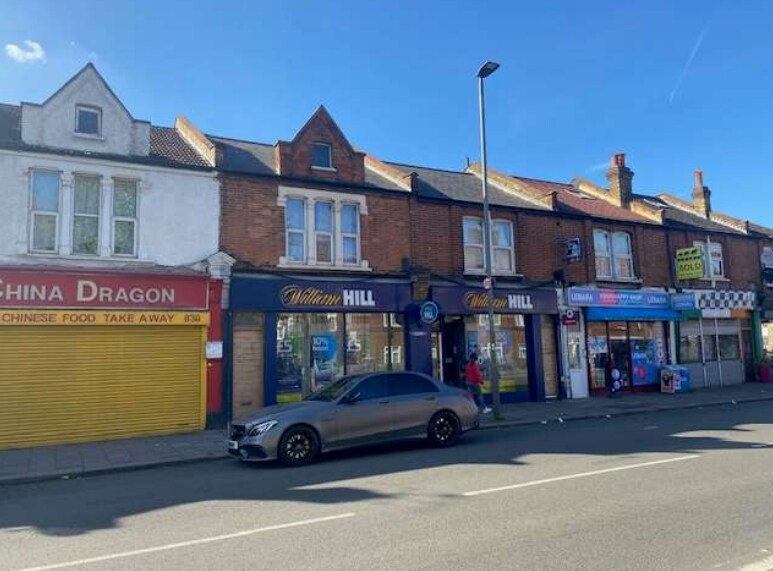 834-836 Garratt Ln, Londres à vendre - Photo principale - Image 1 de 6