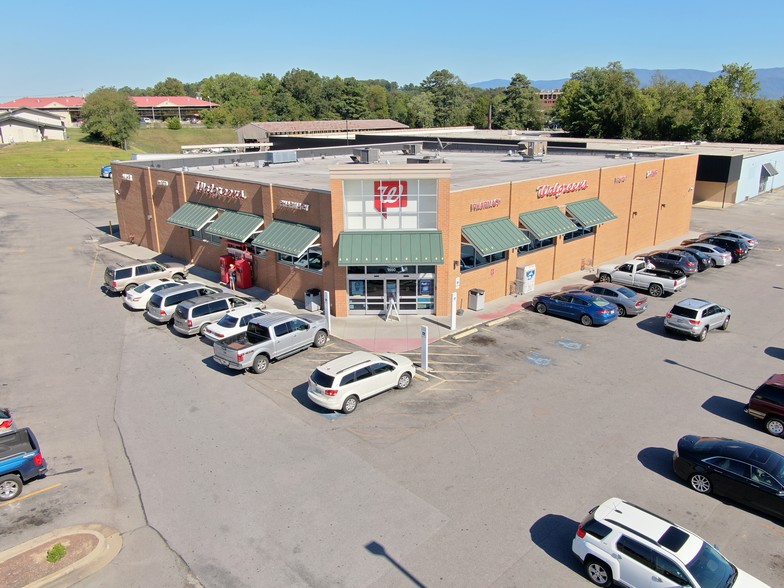 1650 E Andrew Johnson Hwy, Greeneville, TN à vendre - Photo du bâtiment - Image 1 de 1