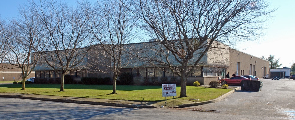 950-960 S 2nd St, Ronkonkoma, NY for lease - Primary Photo - Image 1 of 4