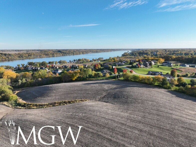 24500 Great River Road, Princeton, IA à vendre - Photo du bâtiment - Image 3 de 10