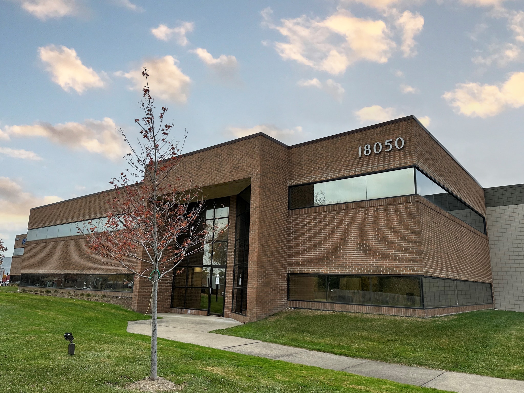 18070 15 Mile Rd, Fraser, MI for lease Building Photo- Image 1 of 2