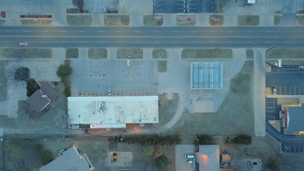 2642 13th N St, Wichita, KS à vendre - Photo du bâtiment - Image 2 de 23