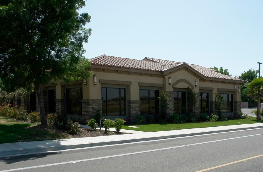 3275 E Robertson Blvd, Chowchilla, CA à louer - Photo du bâtiment - Image 2 de 12