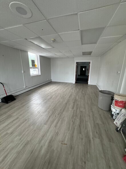 205 N Lake St, Aurora, IL for lease - Interior Photo - Image 3 of 10