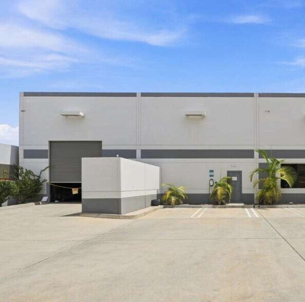 12155 Flint Pl, Poway, CA à louer - Photo du bâtiment - Image 3 de 5