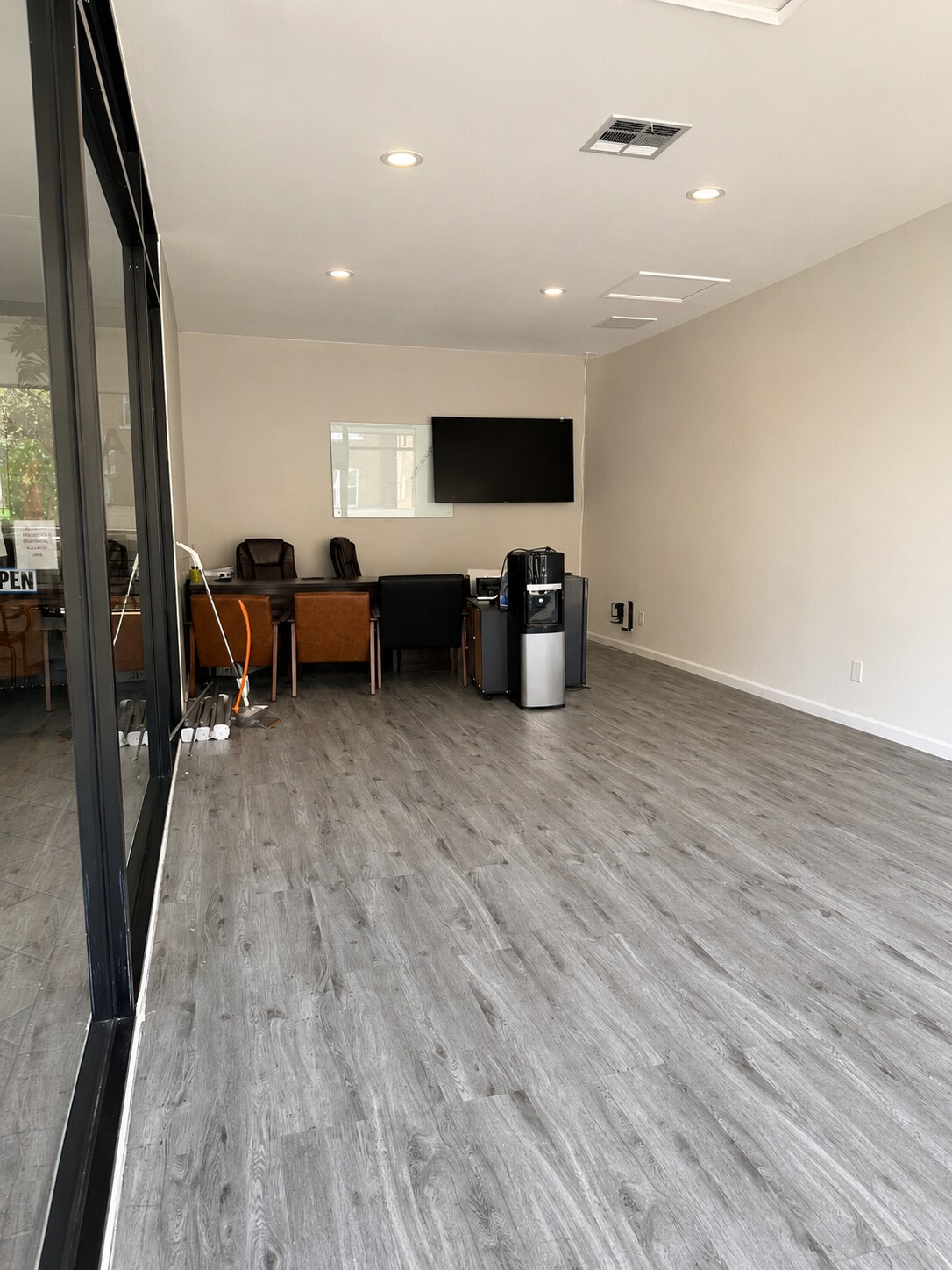 3701 W 3rd St, Los Angeles, CA for lease Interior Photo- Image 1 of 3