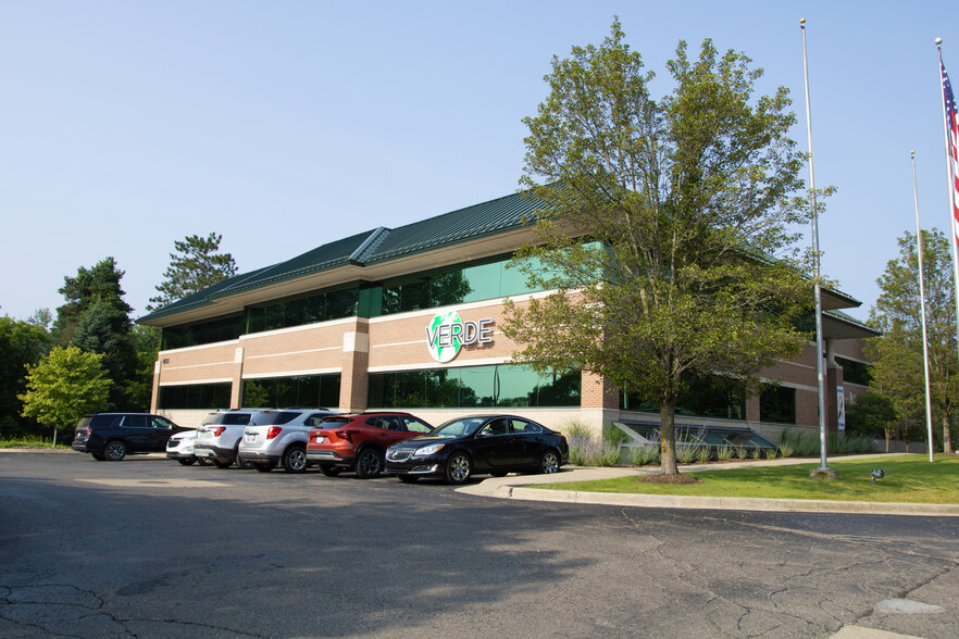 8031 Ortonville Rd, Clarkston, MI for lease - Building Photo - Image 3 of 15