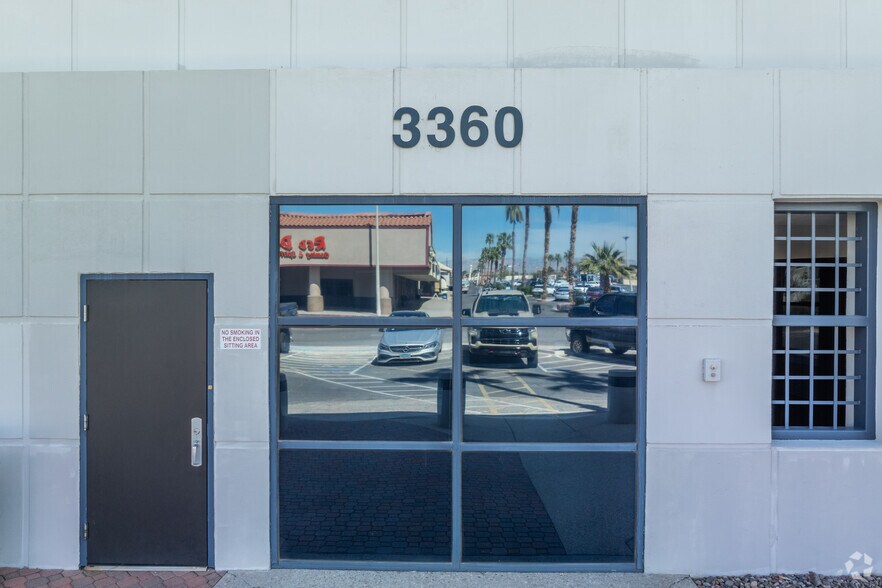 3360 W Sahara Ave, Las Vegas, NV à vendre - Photo du bâtiment - Image 3 de 4