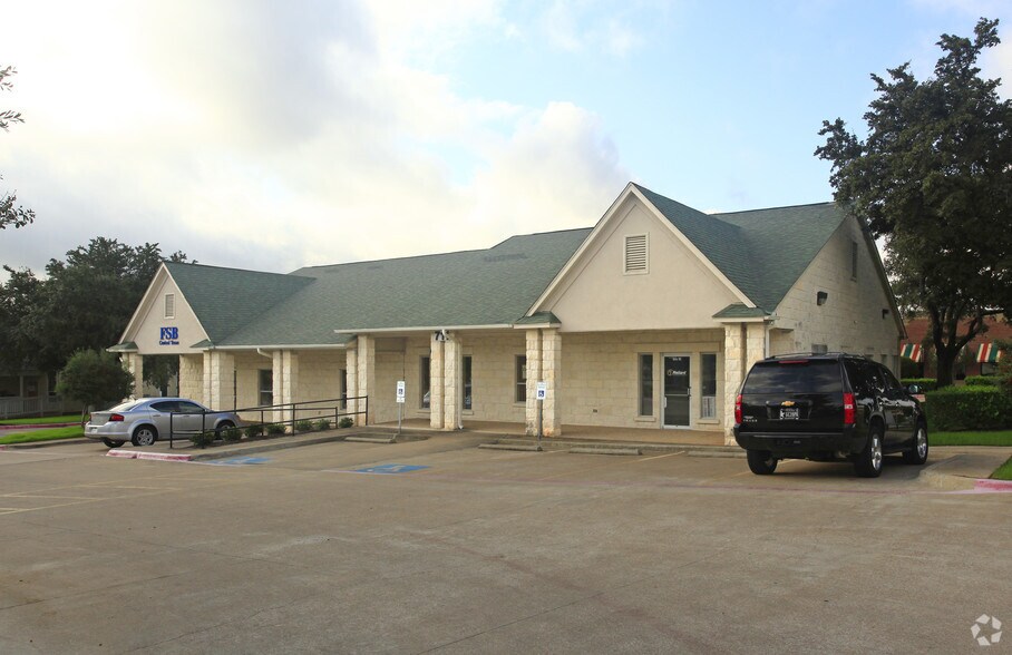 711 San Gabriel Village Blvd, Georgetown, TX à vendre - Photo du bâtiment - Image 2 de 2