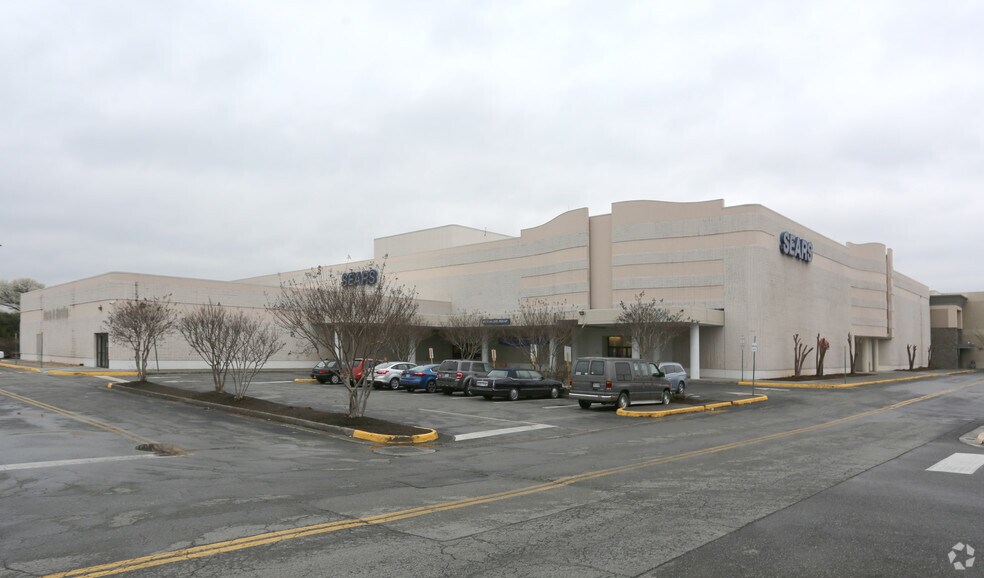 4802 Valley View Blvd NW, Roanoke, VA à louer - Photo du bâtiment - Image 1 de 1