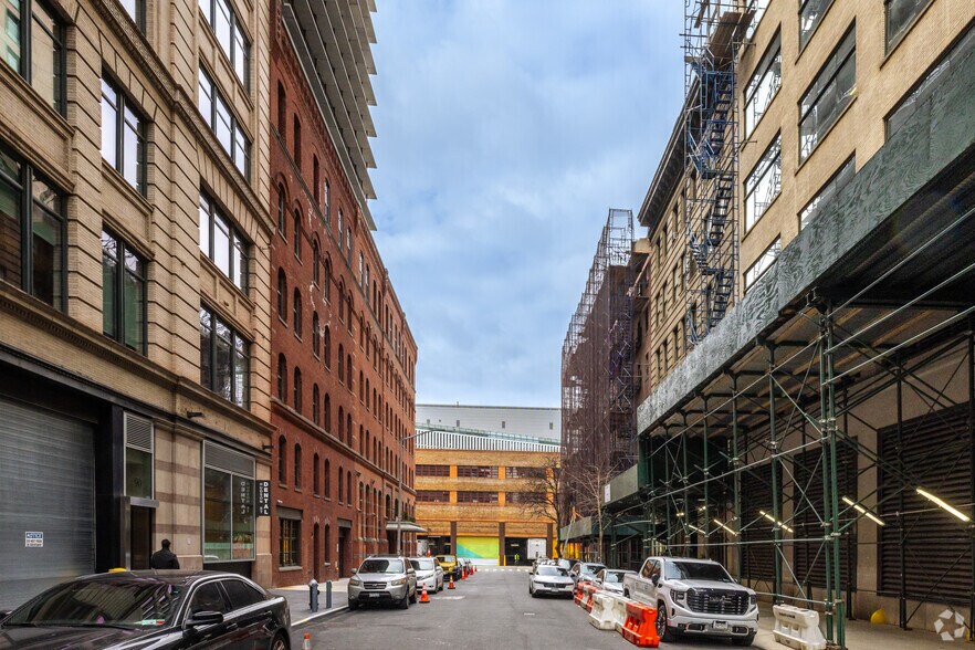 95 Vandam St, New York, NY à vendre - Photo du bâtiment - Image 3 de 7