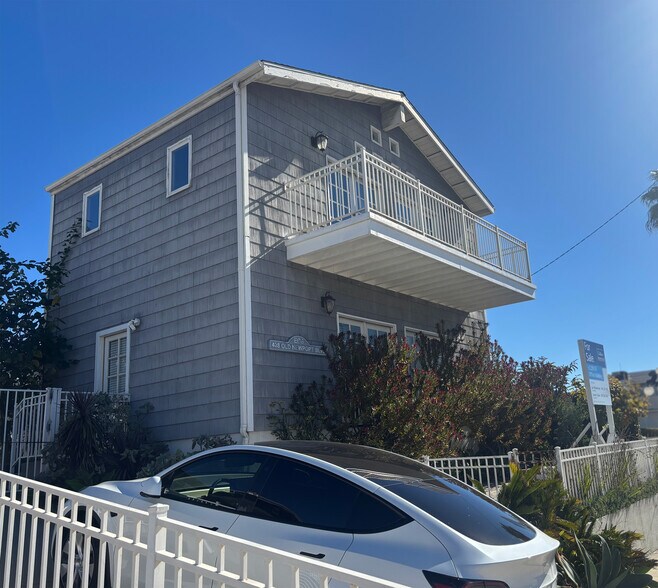 428 N Old Newport Blvd, Newport Beach, CA à vendre - Photo du bâtiment - Image 2 de 5