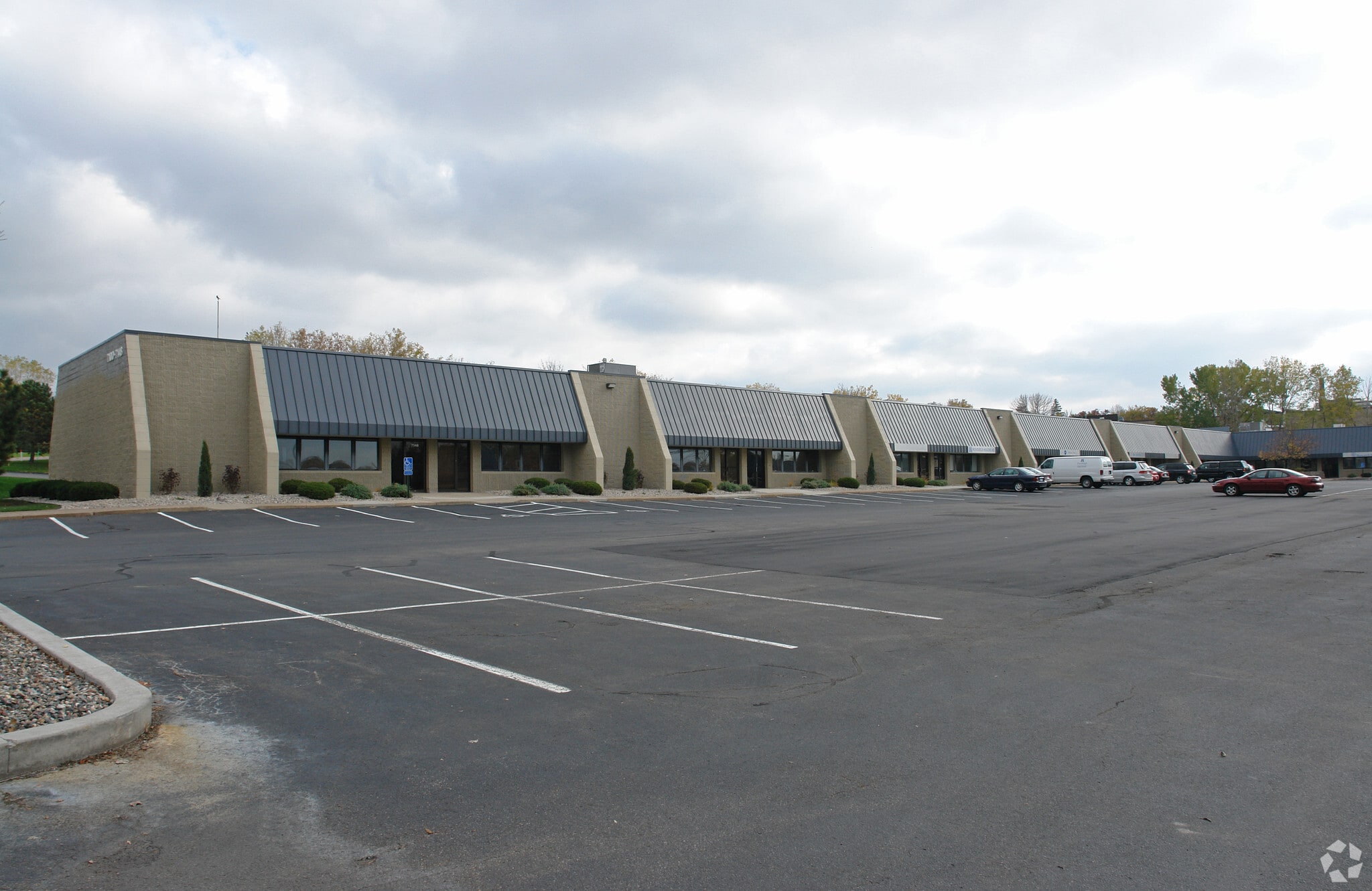 7100-7148 Shady Oak Rd, Eden Prairie, MN for lease Building Photo- Image 1 of 10
