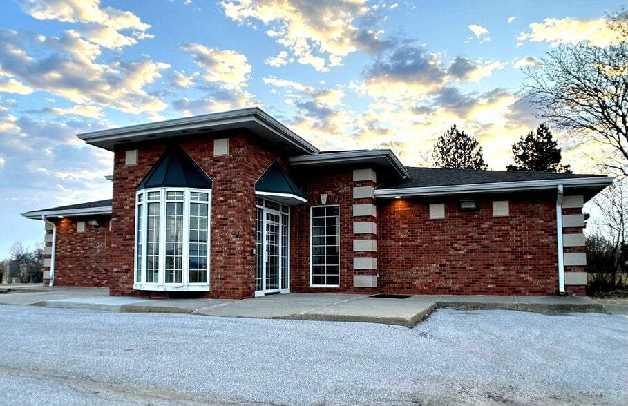 8021 S 84th St, La Vista, NE for sale - Building Photo - Image 1 of 7
